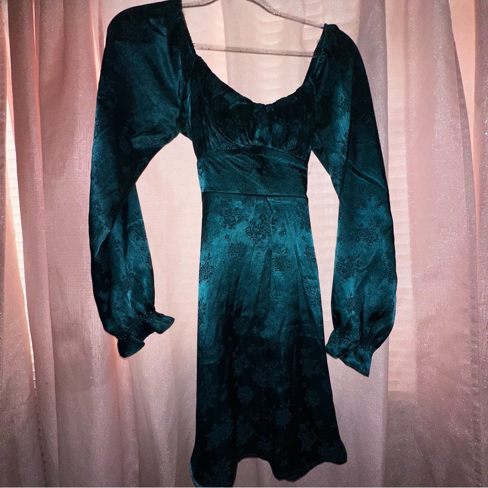 Elegant Teal Dress with Long Sleeves